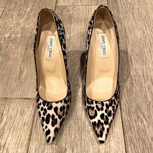 Classic pointed toe pump!